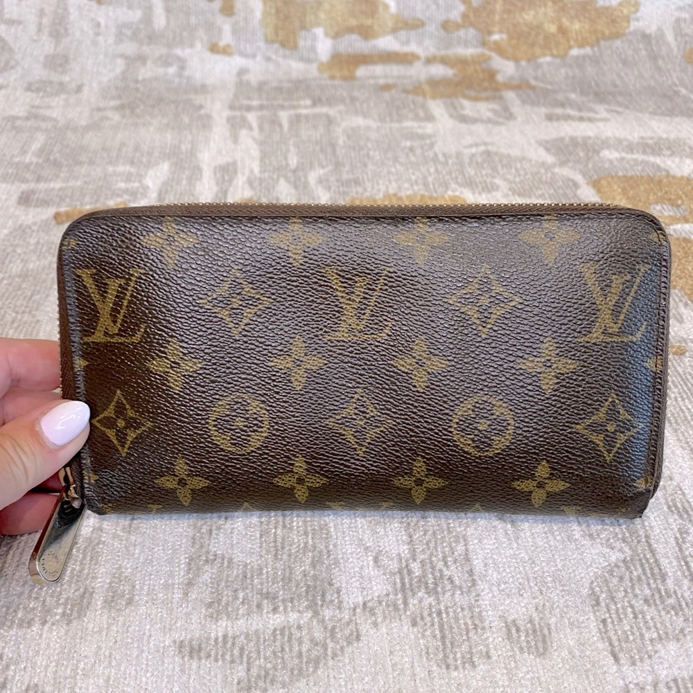 Louis Vuitton Monogram Zippy Wallet